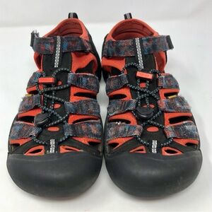 Keen Newport H2 Closed Toe Sandals Waterproof Hiking Outdoors Bungee Laces